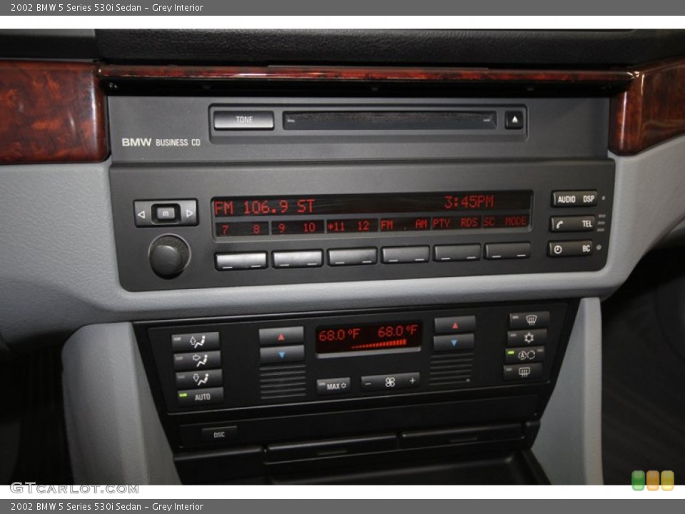 Grey Interior Controls for the 2002 BMW 5 Series 530i Sedan #73225827