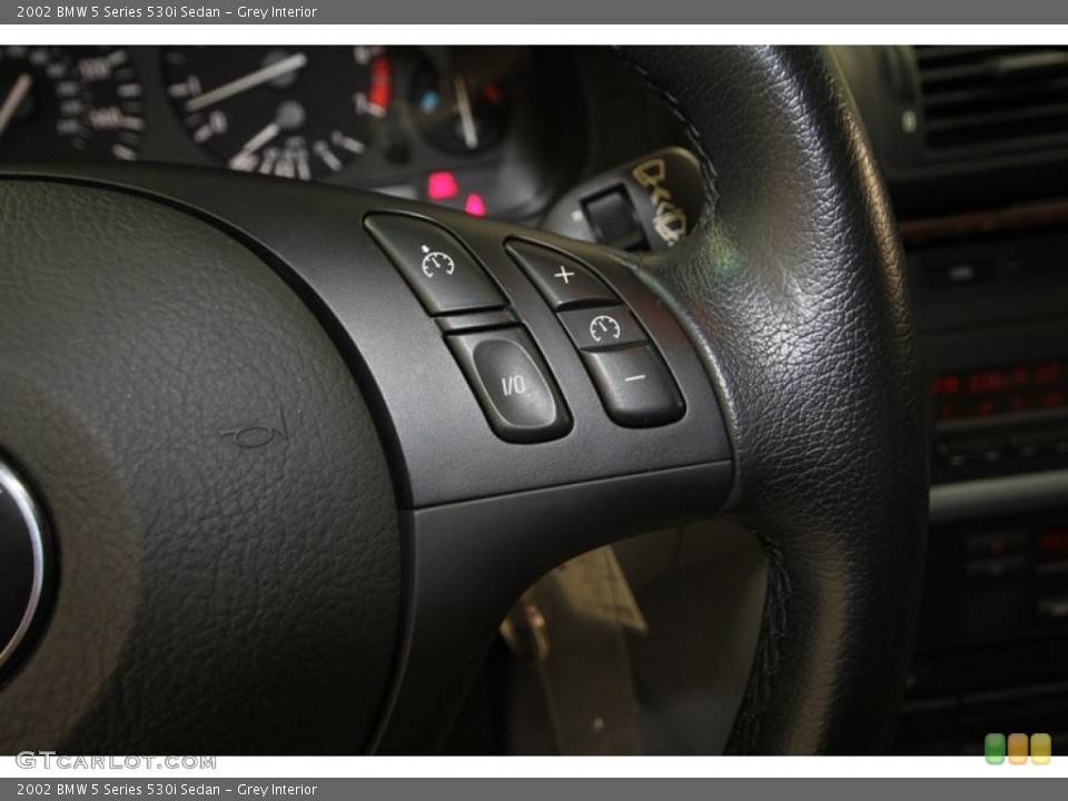 Grey Interior Controls for the 2002 BMW 5 Series 530i Sedan #73225860