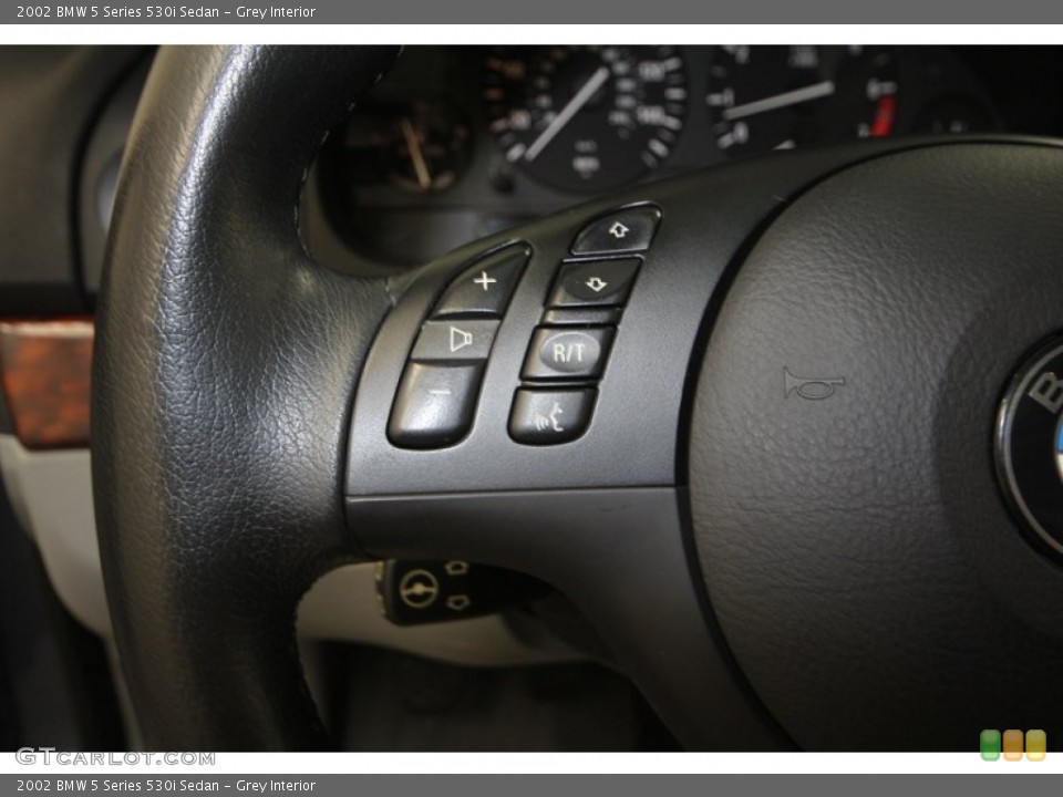 Grey Interior Controls for the 2002 BMW 5 Series 530i Sedan #73225866