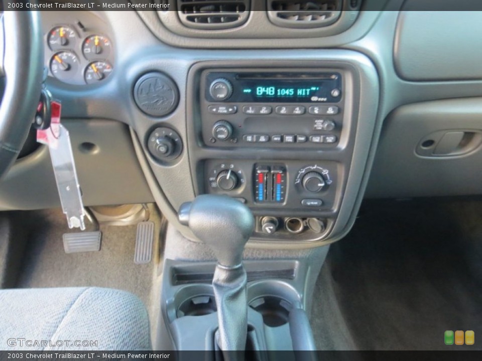 Medium Pewter Interior Controls for the 2003 Chevrolet TrailBlazer LT #73243206