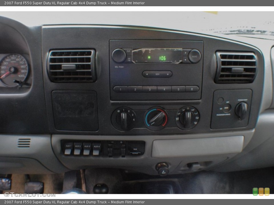 Medium Flint Interior Controls for the 2007 Ford F550 Super Duty XL Regular Cab 4x4 Dump Truck #73256385