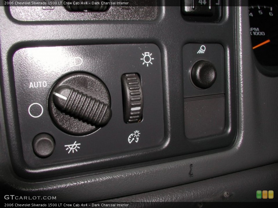 Dark Charcoal Interior Controls for the 2006 Chevrolet Silverado 1500 LT Crew Cab 4x4 #73350311