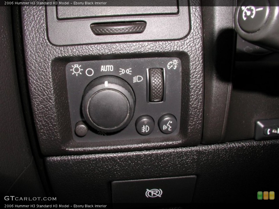 Ebony Black Interior Controls for the 2006 Hummer H3  #73425527