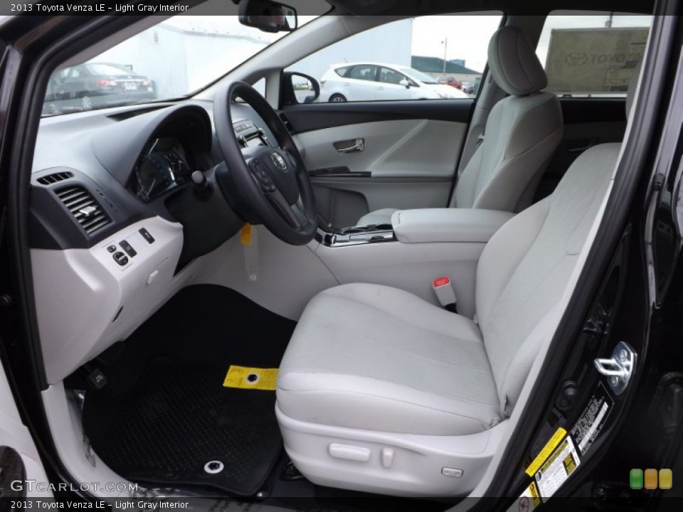 Light Gray Interior Photo for the 2013 Toyota Venza LE #73426517