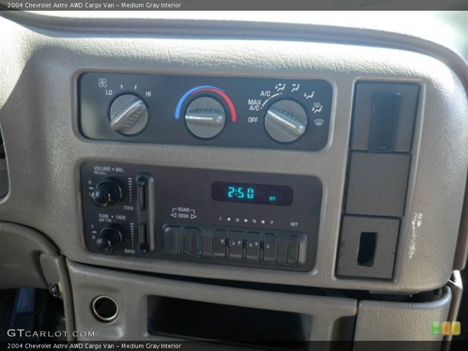 Medium Gray Interior Controls for the 2004 Chevrolet Astro AWD Cargo Van #73429292