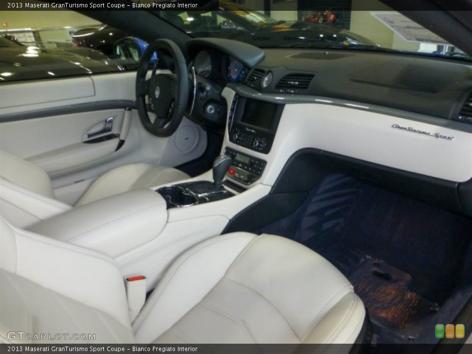 Bianco Pregiato Interior Photo for the 2013 Maserati GranTurismo Sport Coupe #73438438