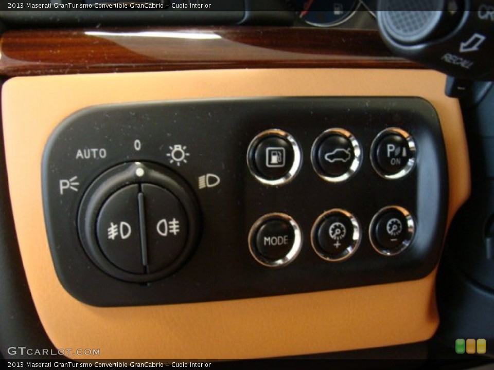 Cuoio Interior Controls for the 2013 Maserati GranTurismo Convertible GranCabrio #73447358
