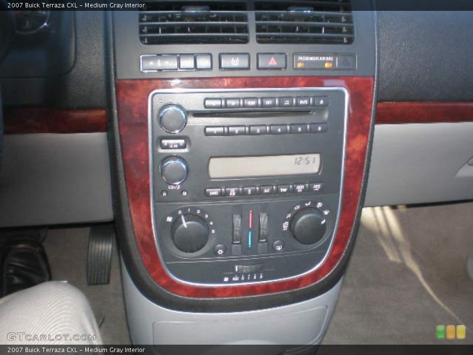 Medium Gray Interior Controls for the 2007 Buick Terraza CXL #73489238