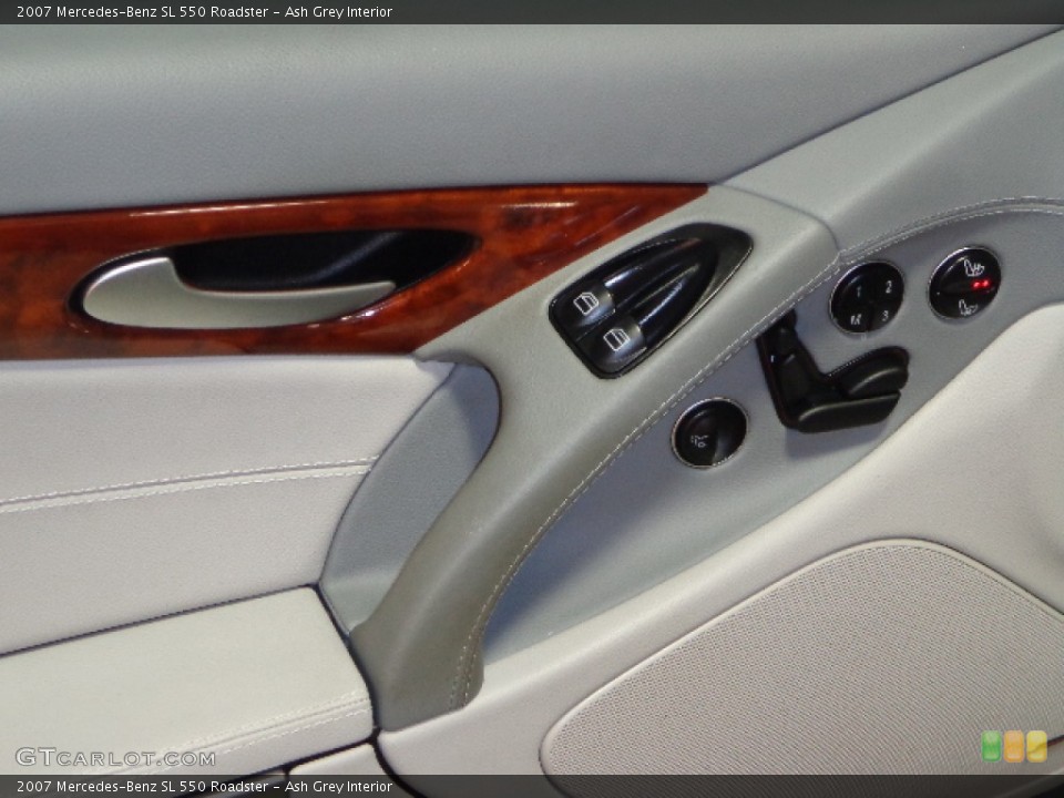 Ash Grey Interior Controls for the 2007 Mercedes-Benz SL 550 Roadster #73515139