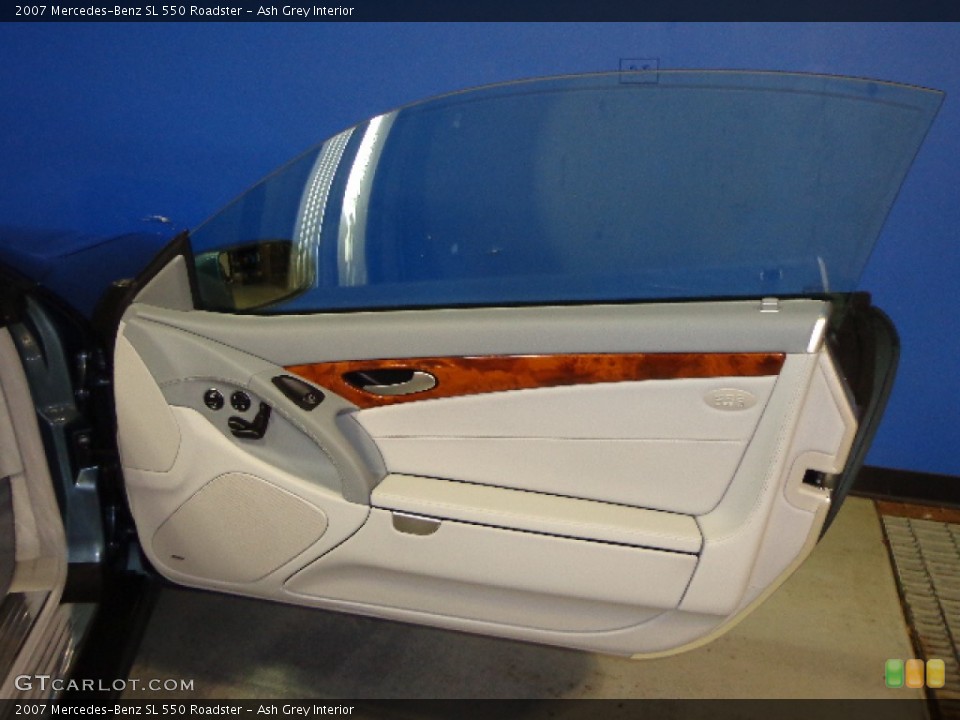 Ash Grey Interior Door Panel for the 2007 Mercedes-Benz SL 550 Roadster #73515384