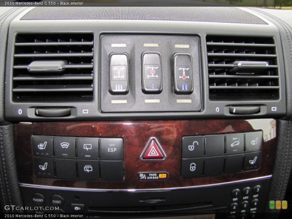 Black Interior Controls for the 2010 Mercedes-Benz G 550 #73541999