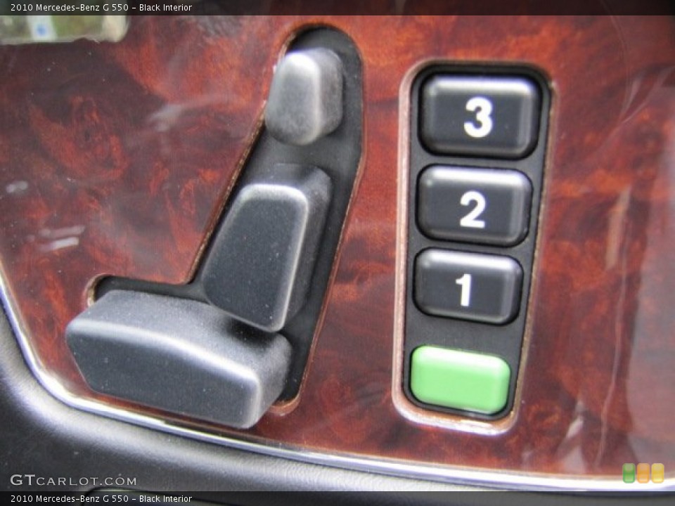 Black Interior Controls for the 2010 Mercedes-Benz G 550 #73542604