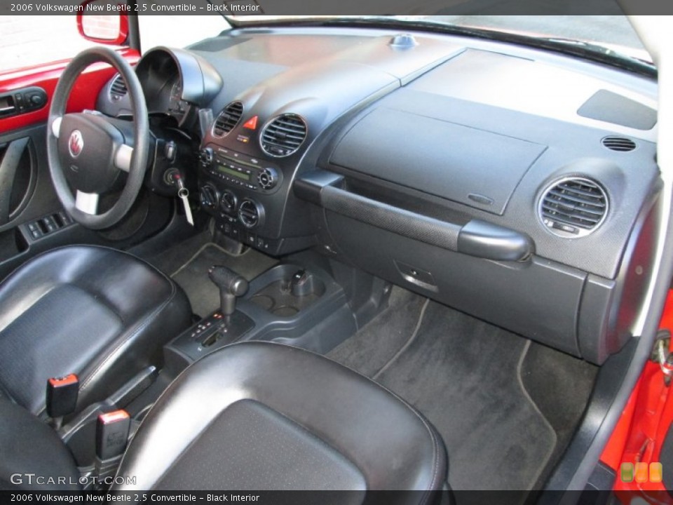 Black Interior Dashboard for the 2006 Volkswagen New Beetle 2.5 Convertible #73555523