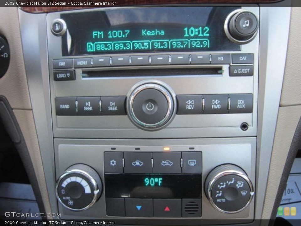 Cocoa/Cashmere Interior Controls for the 2009 Chevrolet Malibu LTZ Sedan #73556993