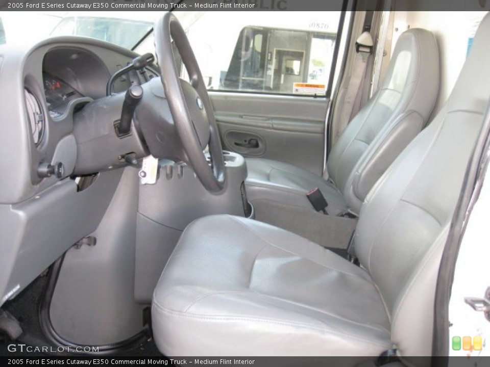 Medium Flint Interior Photo for the 2005 Ford E Series Cutaway E350 Commercial Moving Truck #73584653