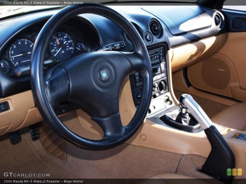 Beige Interior Photo for the 2000 Mazda MX-5 Miata LS Roadster #73587953