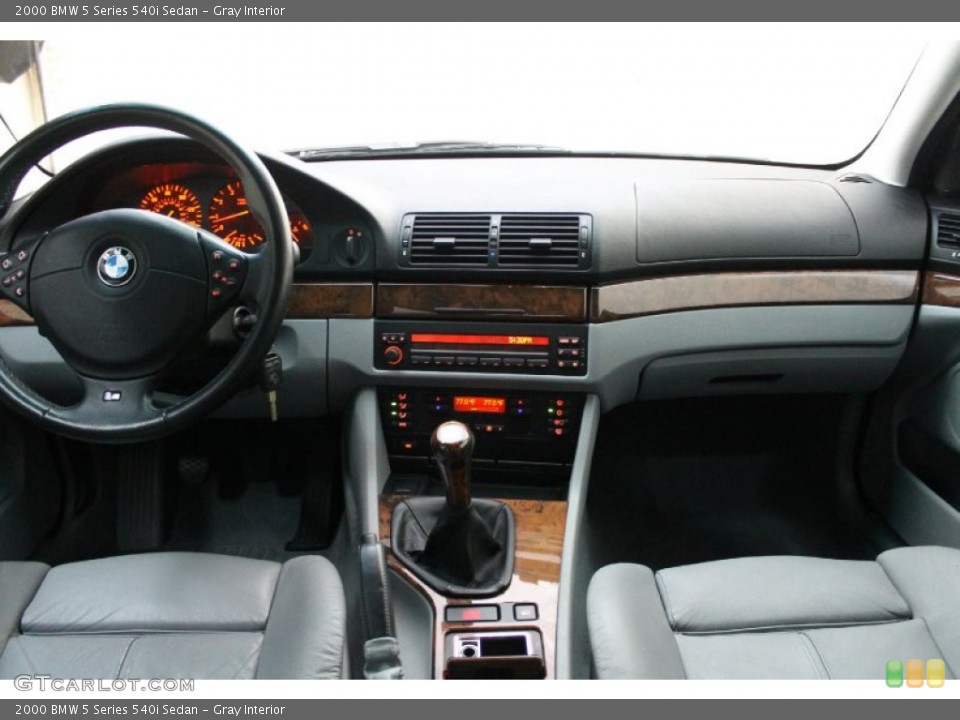 Gray Interior Dashboard for the 2000 BMW 5 Series 540i Sedan #73591651