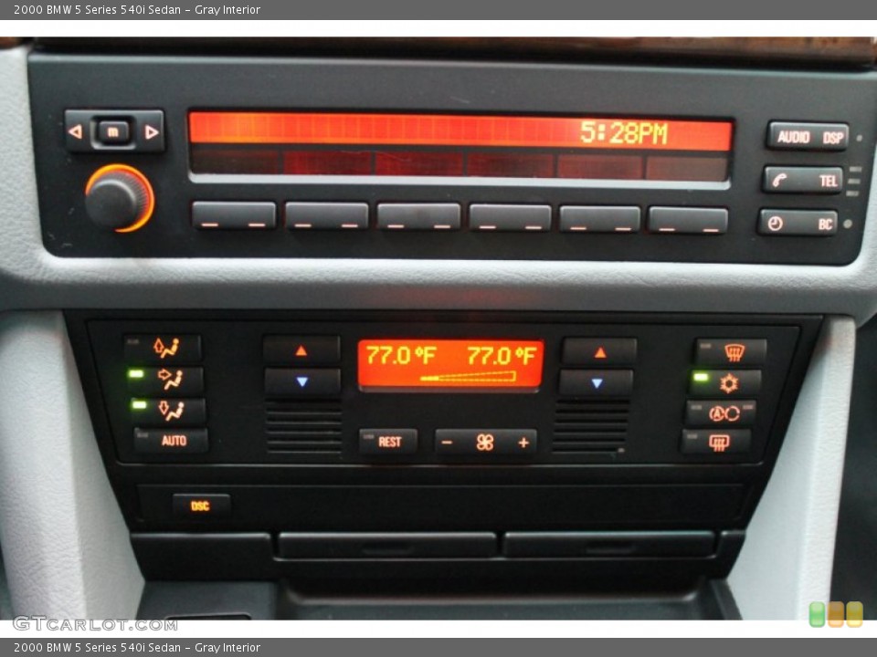 Gray Interior Controls for the 2000 BMW 5 Series 540i Sedan #73591676