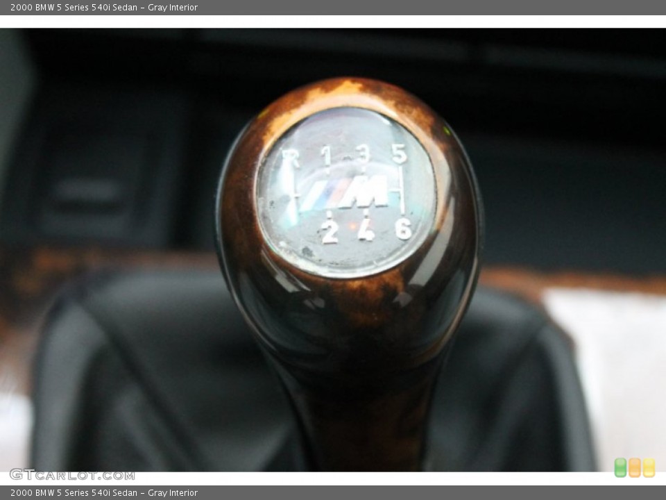 Gray Interior Transmission for the 2000 BMW 5 Series 540i Sedan #73591754