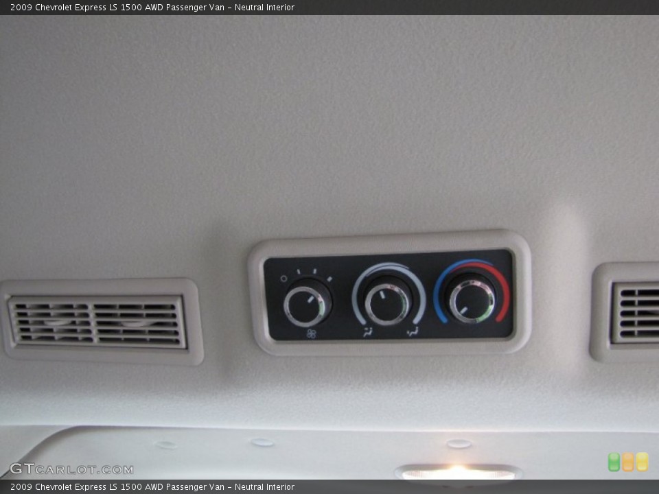 Neutral Interior Controls for the 2009 Chevrolet Express LS 1500 AWD Passenger Van #73591781