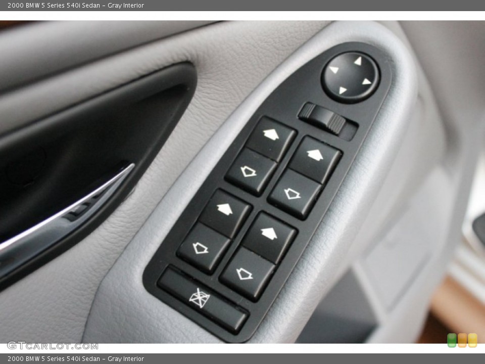 Gray Interior Controls for the 2000 BMW 5 Series 540i Sedan #73591991