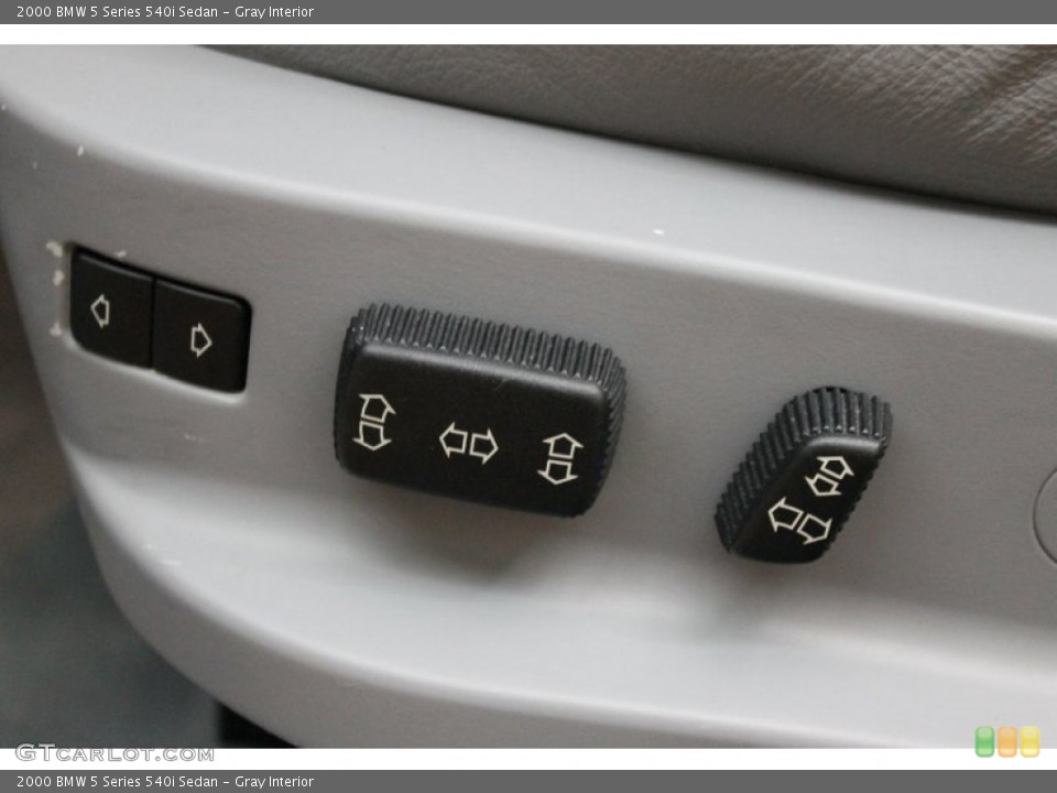 Gray Interior Controls for the 2000 BMW 5 Series 540i Sedan #73592009