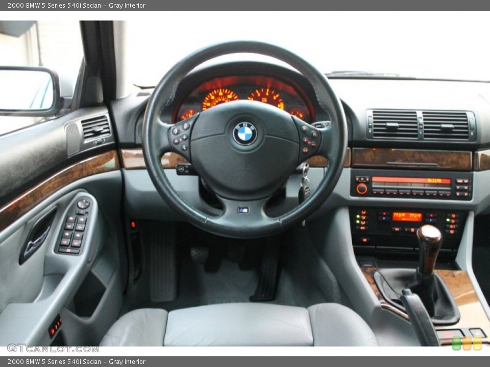 Gray Interior Dashboard for the 2000 BMW 5 Series 540i Sedan #73592063