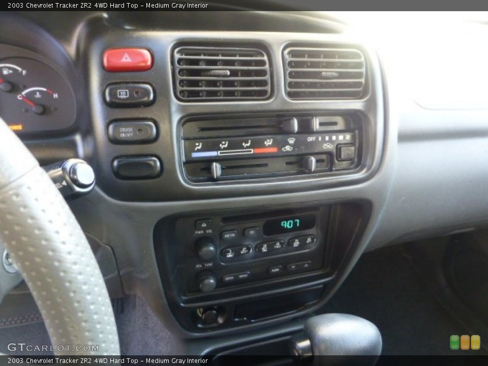 Medium Gray Interior Controls for the 2003 Chevrolet Tracker ZR2 4WD Hard Top #73600334