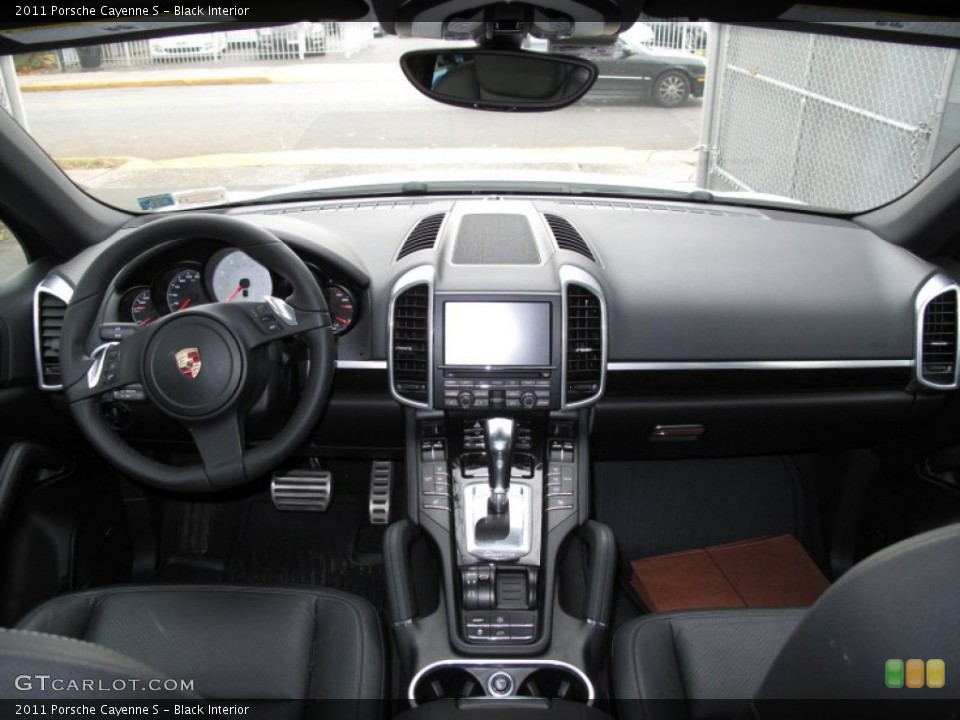 Black Interior Dashboard for the 2011 Porsche Cayenne S #73626317