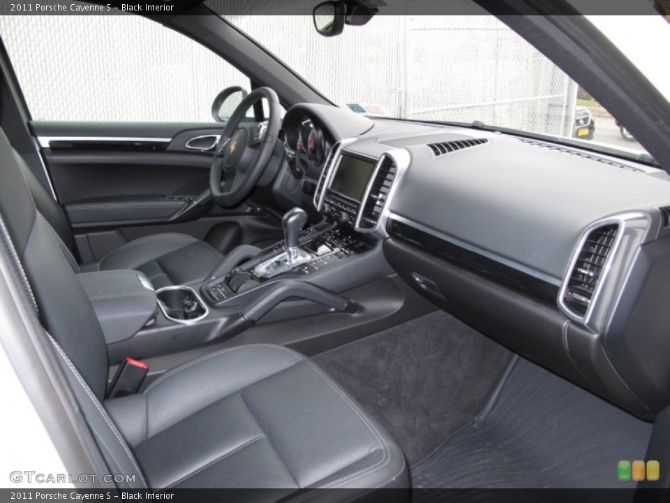 Black Interior Photo for the 2011 Porsche Cayenne S #73626338