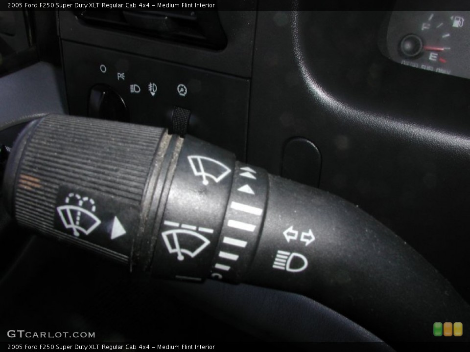 Medium Flint Interior Controls for the 2005 Ford F250 Super Duty XLT Regular Cab 4x4 #73652010