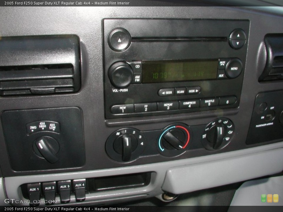 Medium Flint Interior Controls for the 2005 Ford F250 Super Duty XLT Regular Cab 4x4 #73652133