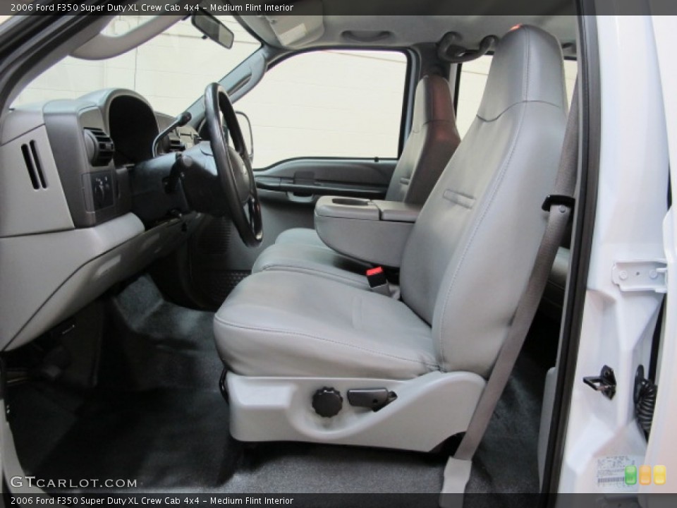Medium Flint Interior Photo for the 2006 Ford F350 Super Duty XL Crew Cab 4x4 #73667043