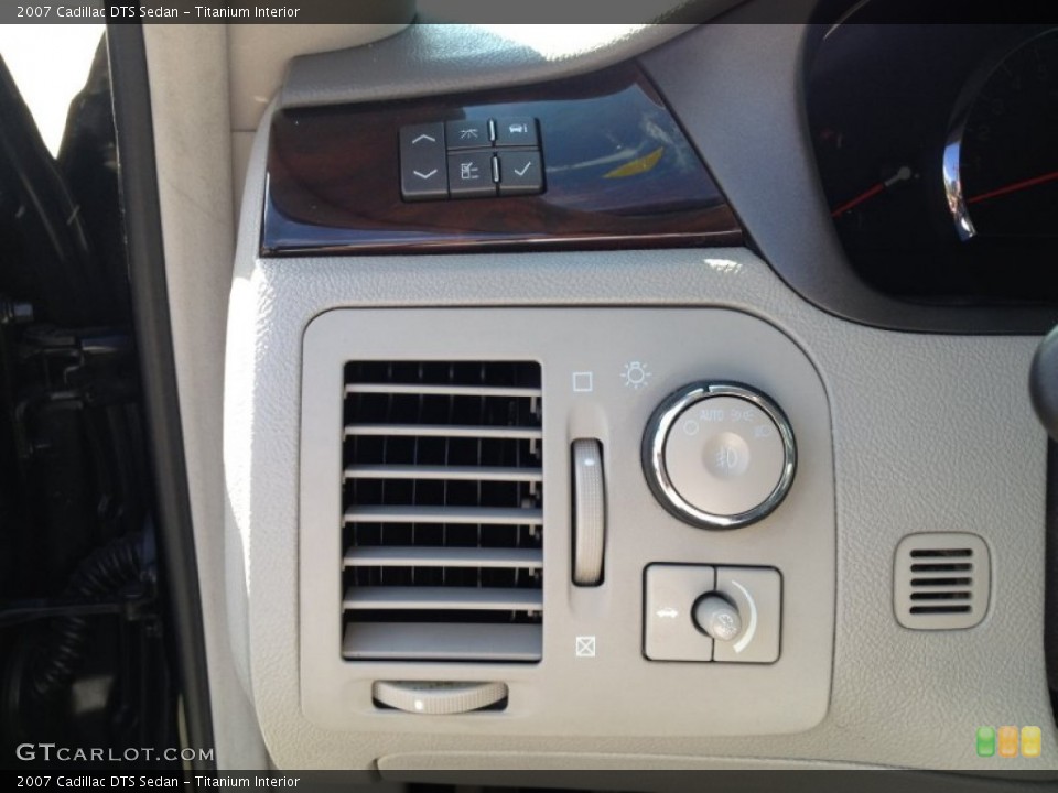 Titanium Interior Controls for the 2007 Cadillac DTS Sedan #73669779