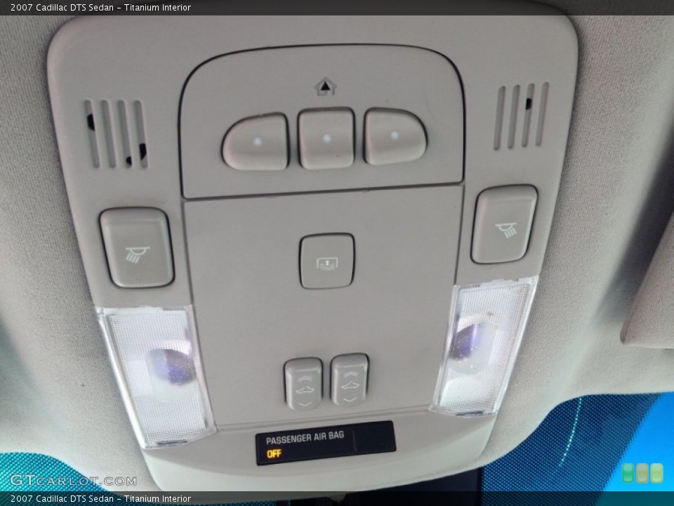 Titanium Interior Controls for the 2007 Cadillac DTS Sedan #73669905