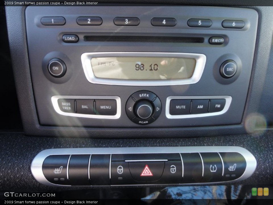 Design Black Interior Controls for the 2009 Smart fortwo passion coupe #73730654