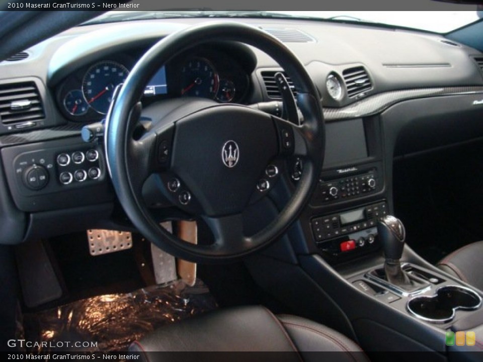 Nero Interior Dashboard for the 2010 Maserati GranTurismo S #73732422