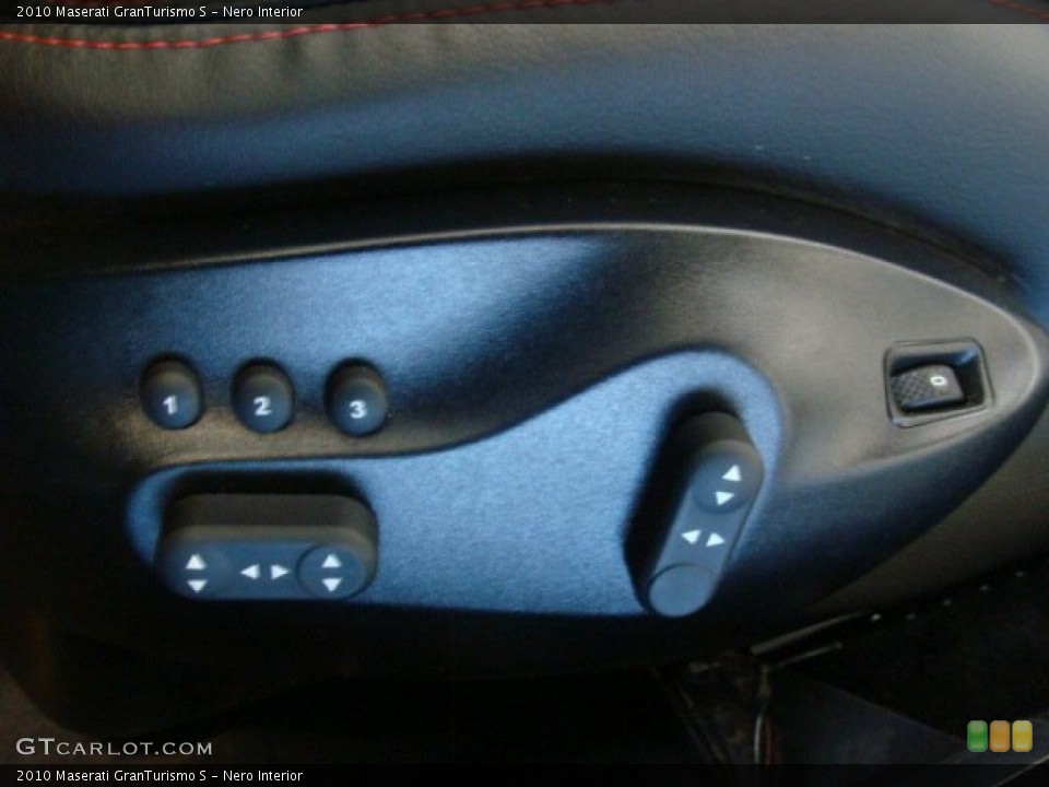Nero Interior Controls for the 2010 Maserati GranTurismo S #73732469