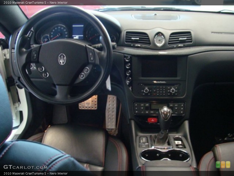 Nero Interior Dashboard for the 2010 Maserati GranTurismo S #73732484