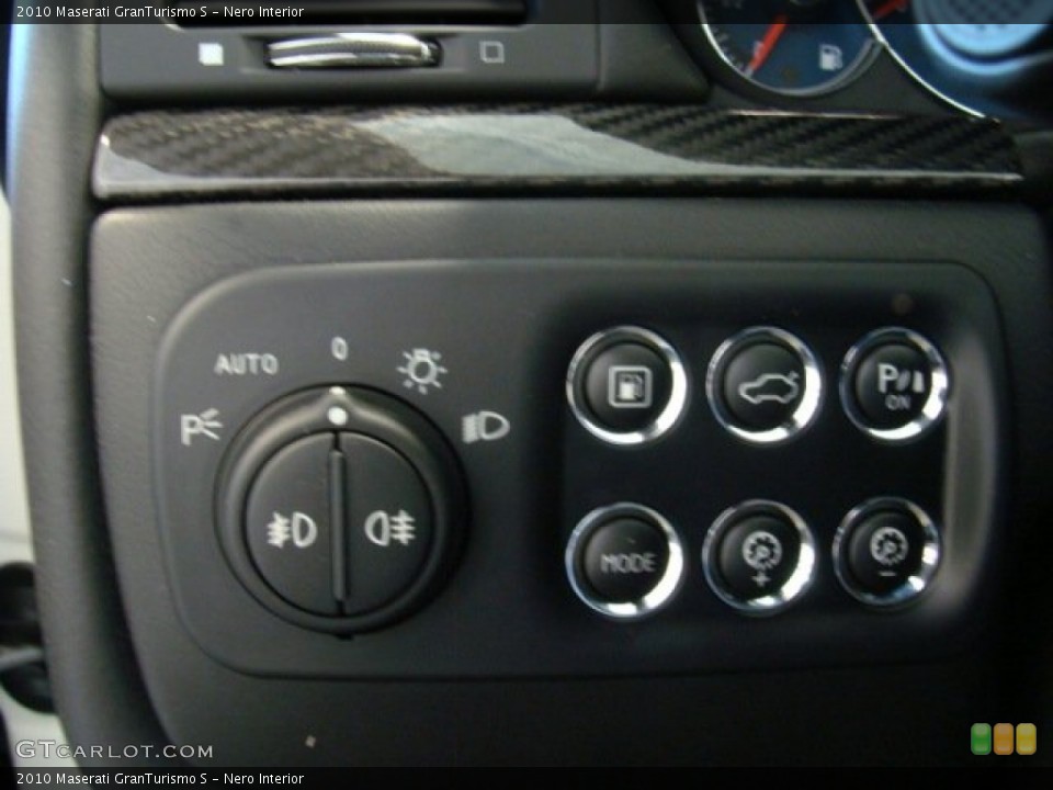 Nero Interior Controls for the 2010 Maserati GranTurismo S #73732514