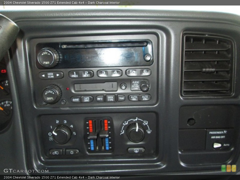 Dark Charcoal Interior Controls for the 2004 Chevrolet Silverado 1500 Z71 Extended Cab 4x4 #73797032
