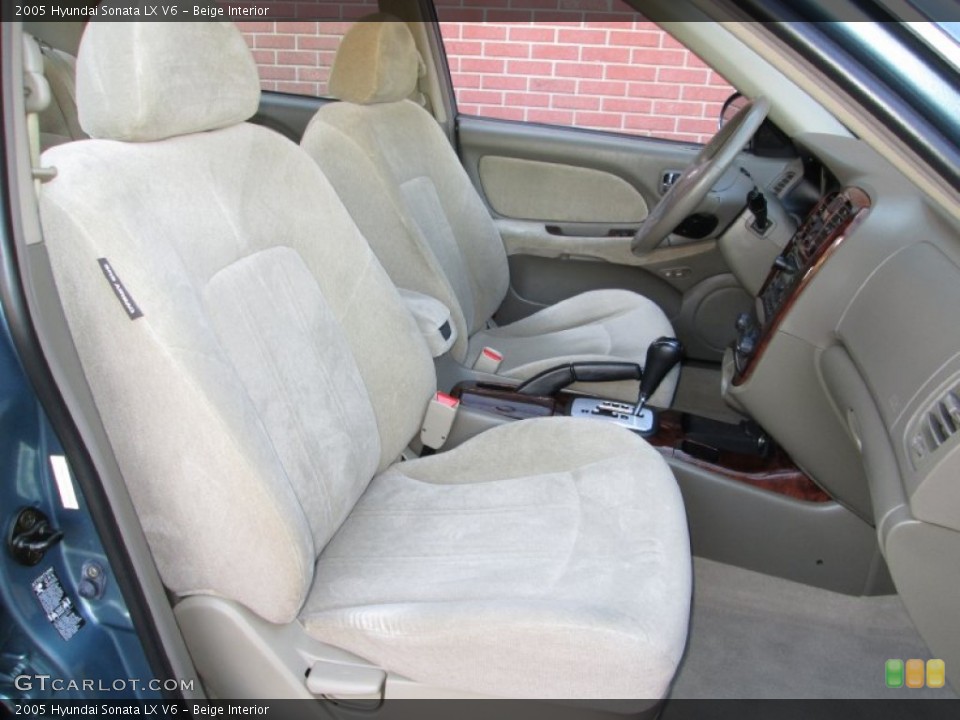 Beige Interior Photo for the 2005 Hyundai Sonata LX V6 #73810037