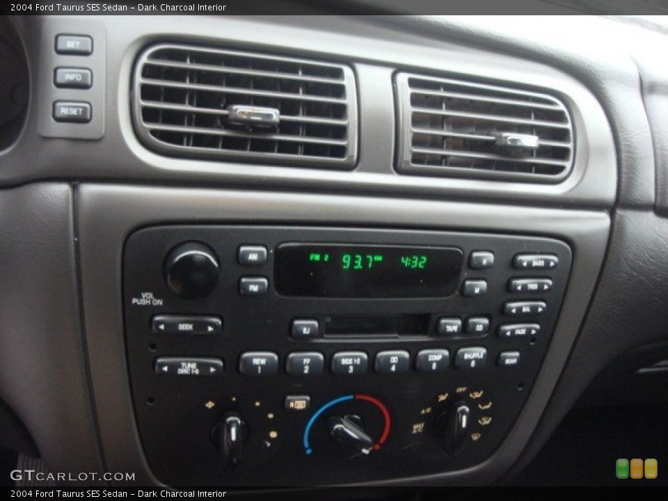 Dark Charcoal Interior Controls for the 2004 Ford Taurus SES Sedan #73840757