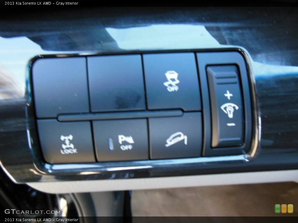 Gray Interior Controls for the 2013 Kia Sorento LX AWD #73858337
