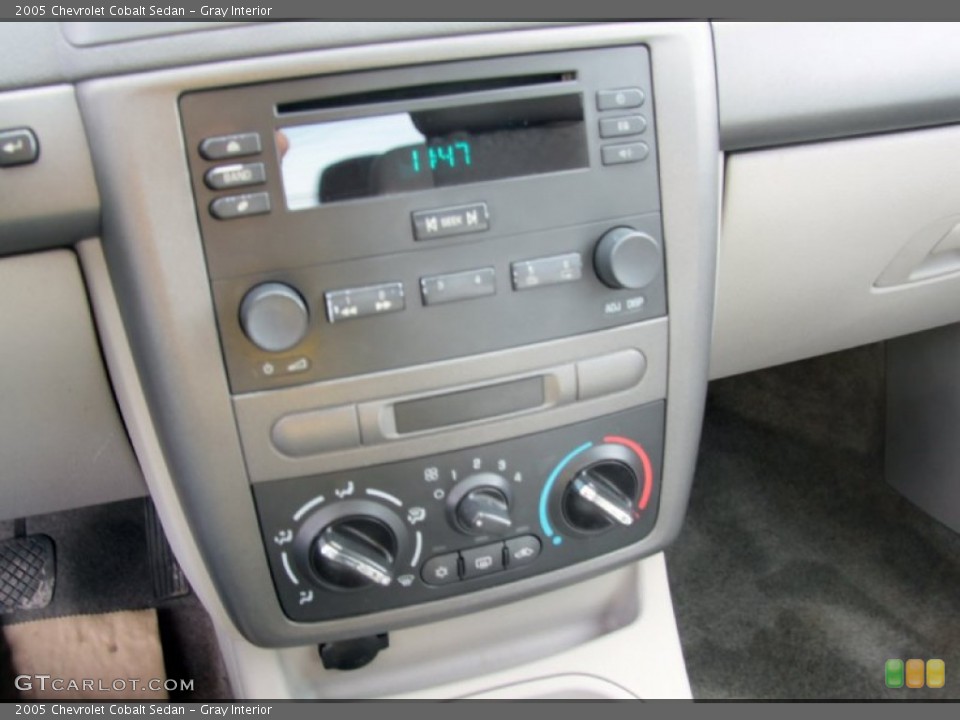 Gray Interior Controls for the 2005 Chevrolet Cobalt Sedan #73890770
