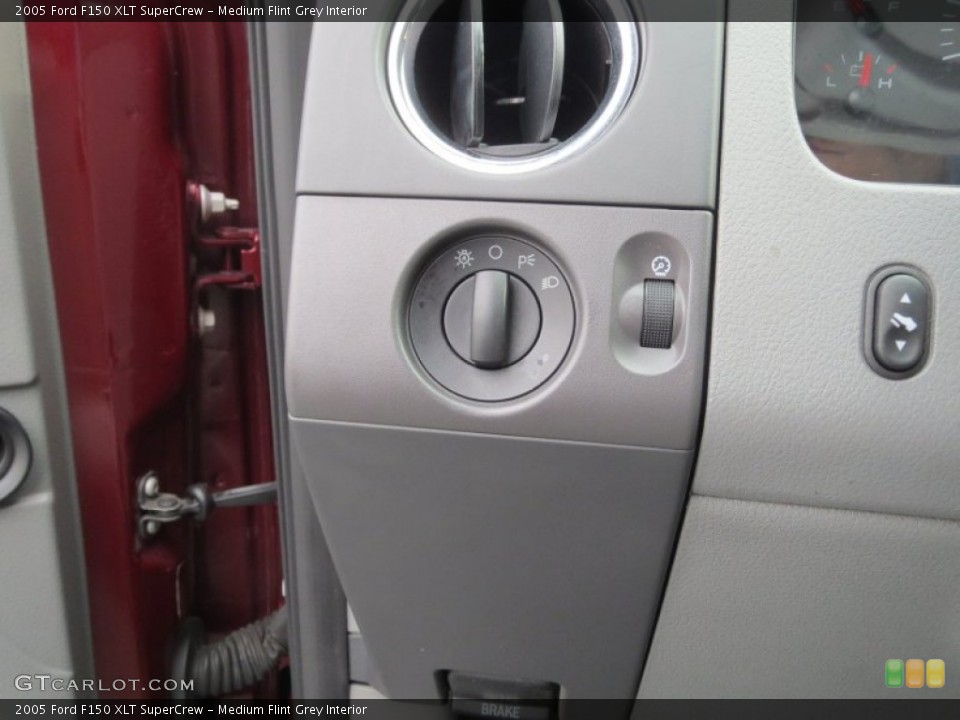 Medium Flint Grey Interior Controls for the 2005 Ford F150 XLT SuperCrew #73908929