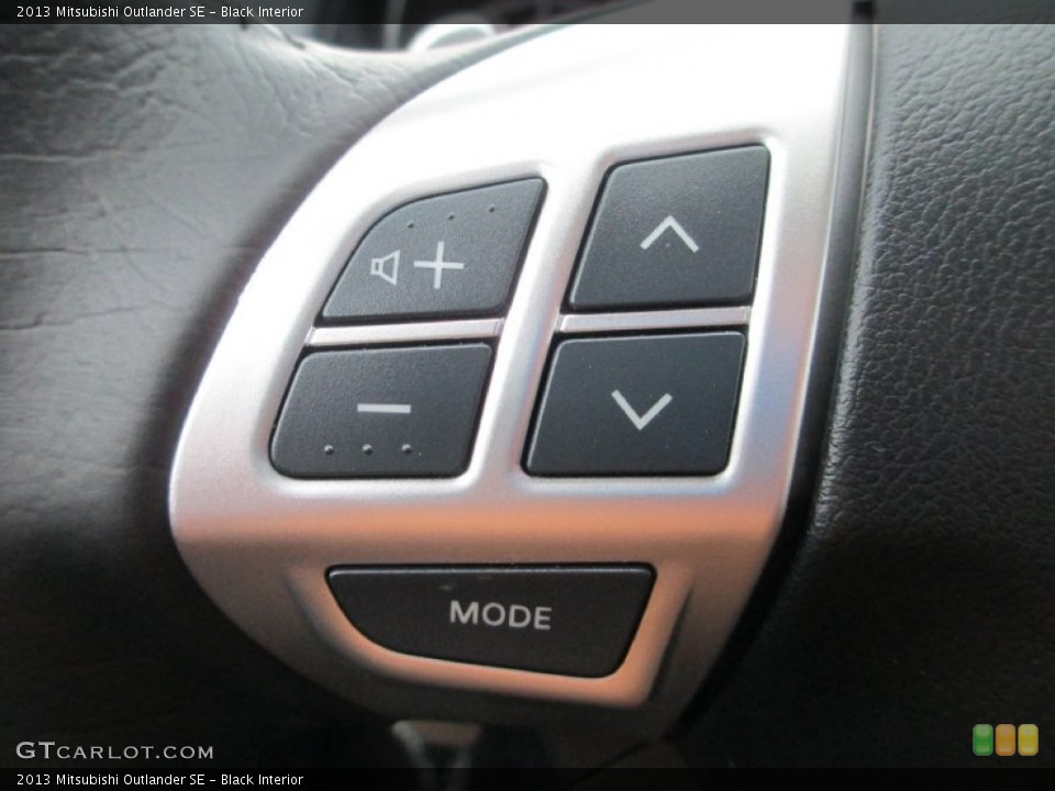 Black Interior Controls for the 2013 Mitsubishi Outlander SE #73913120