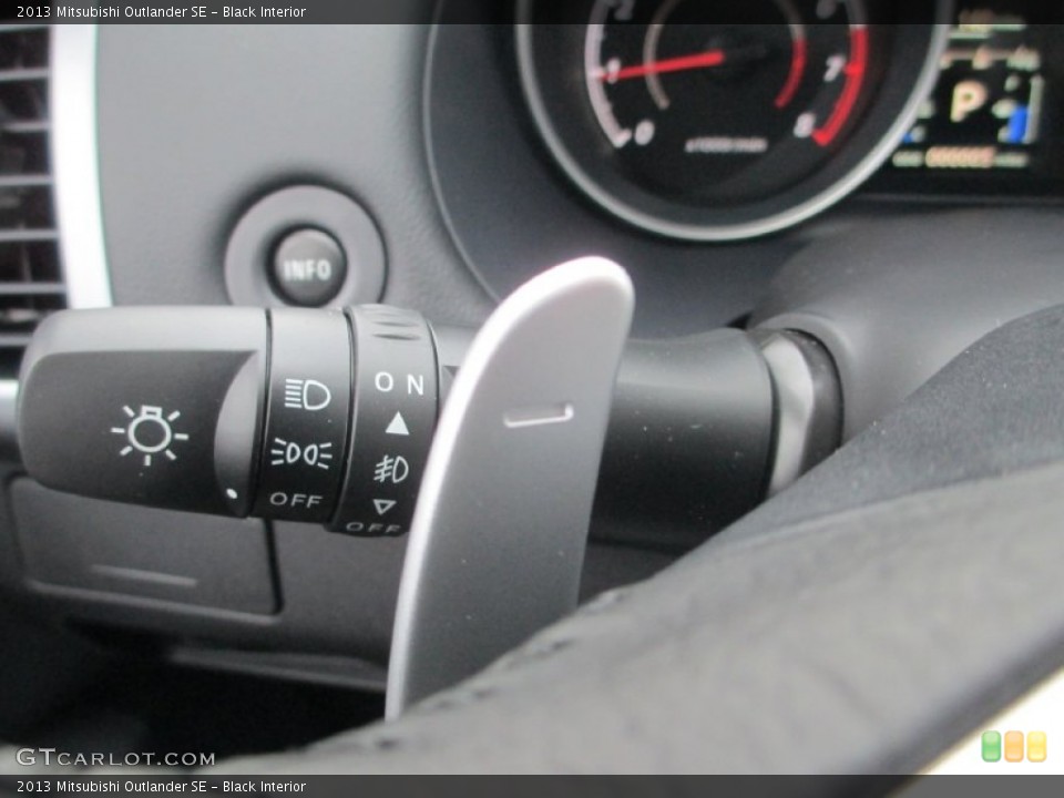 Black Interior Controls for the 2013 Mitsubishi Outlander SE #73913134