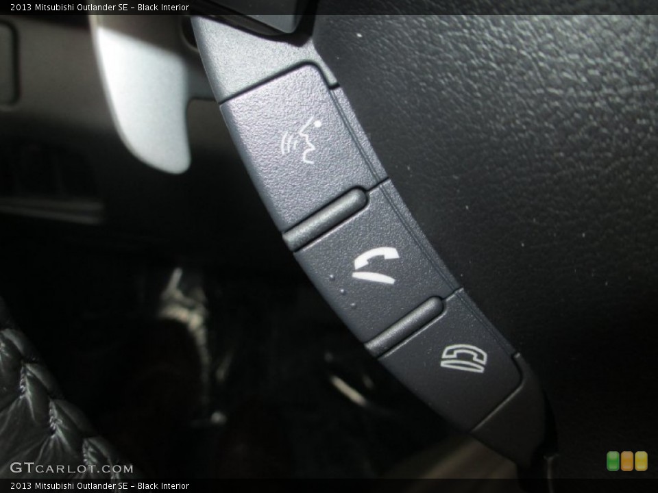 Black Interior Controls for the 2013 Mitsubishi Outlander SE #73913147