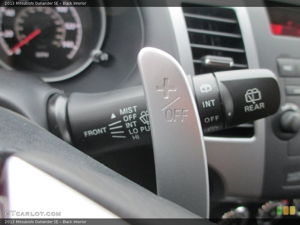 Black Interior Controls for the 2013 Mitsubishi Outlander SE #73913186